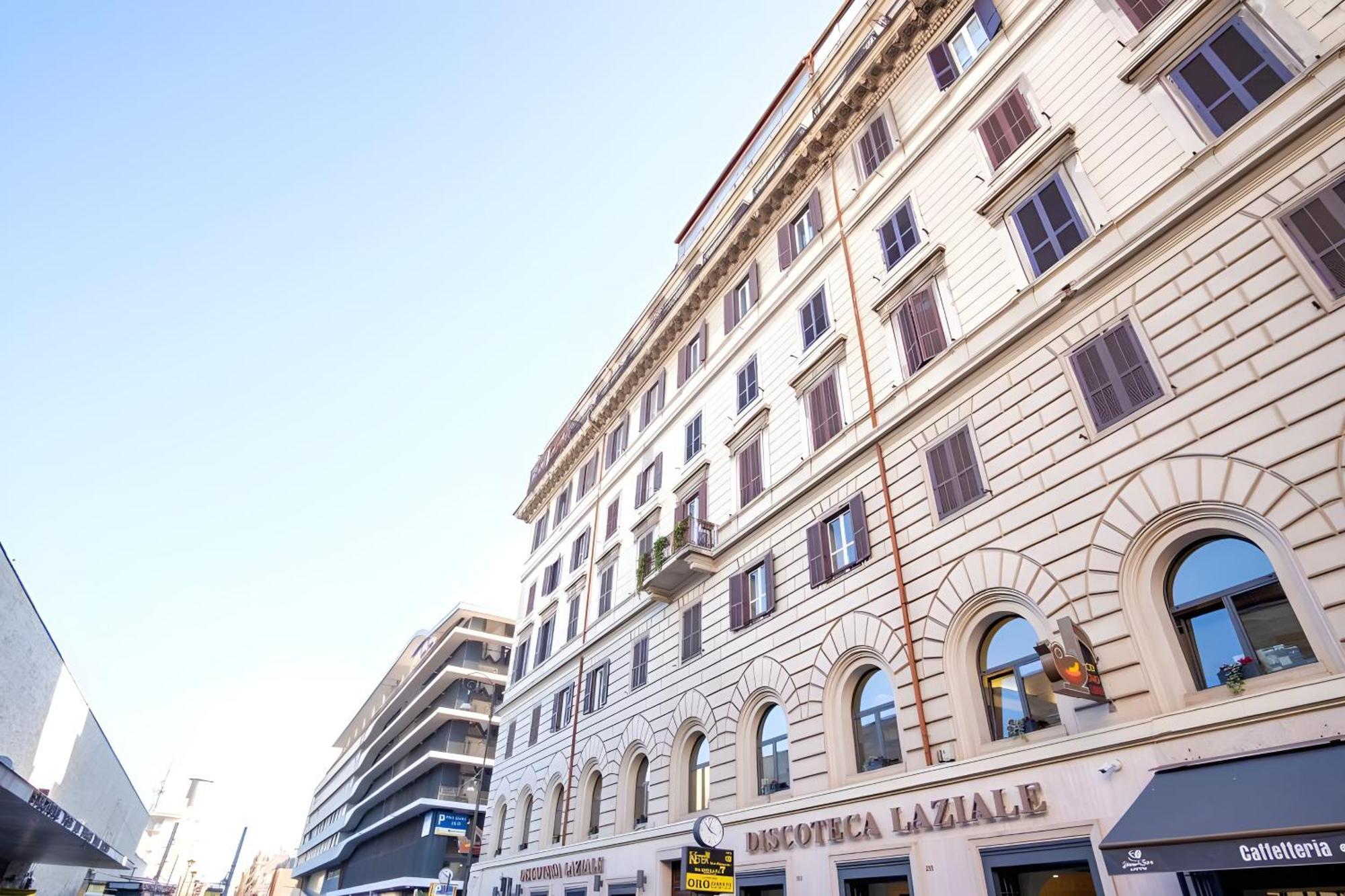 Elegantis Giolitti Suite Apartment With Private Balcony — Foto 1
